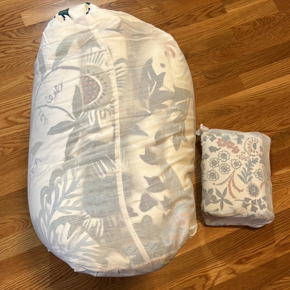 Anthropologie Velvet Hollyhock Quilt Size Queen with Shams NWT - Picture 10 of 13